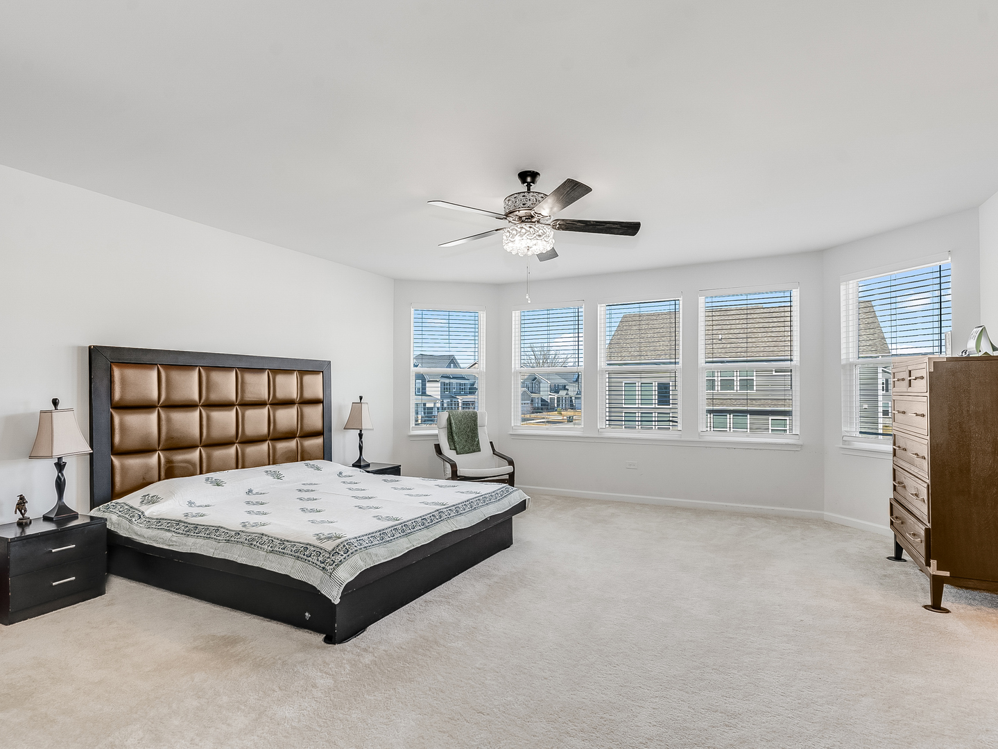 2552 Weatherbee Lane, Naperville, IL 60563