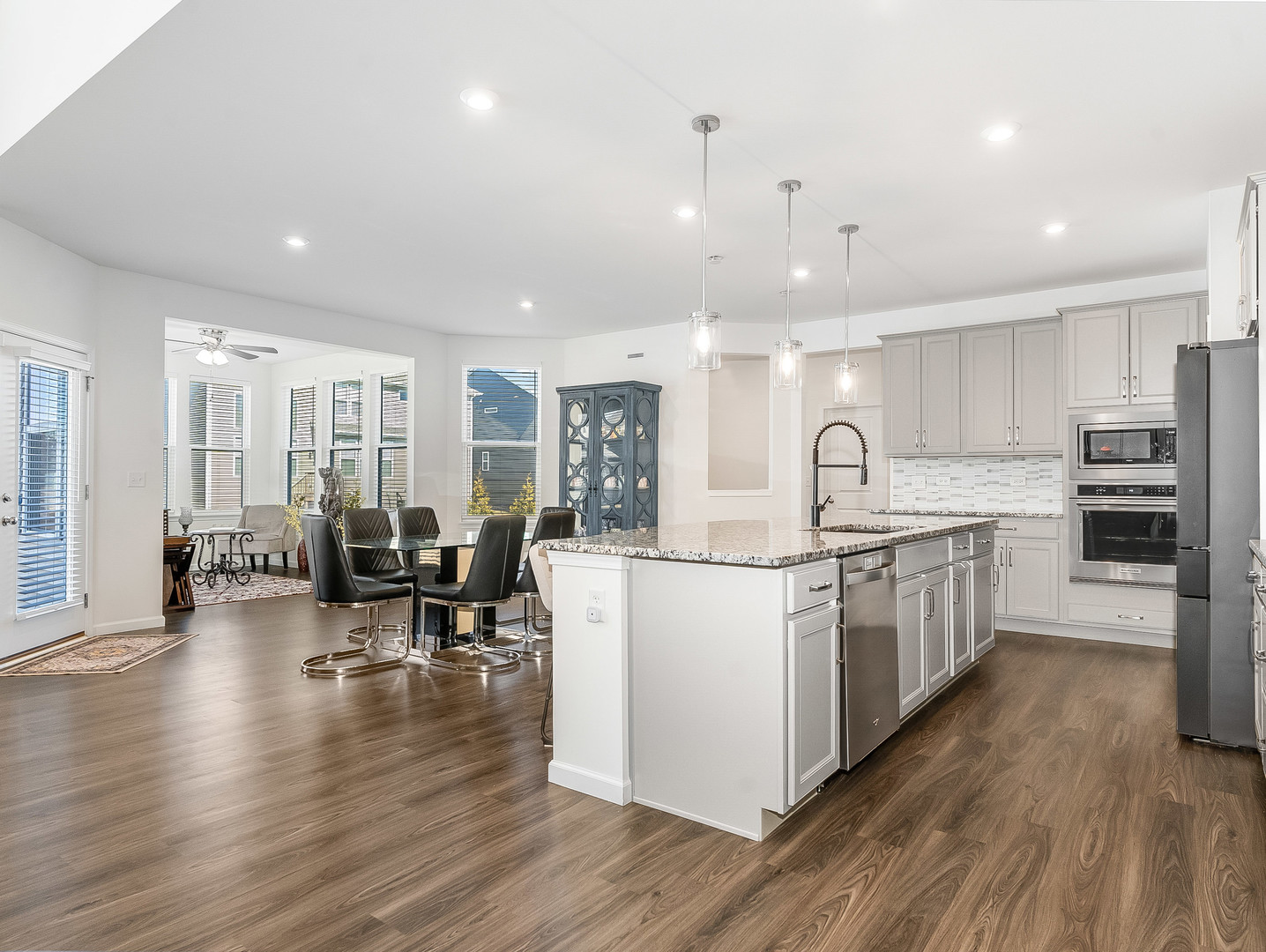 2552 Weatherbee Lane, Naperville, IL 60563