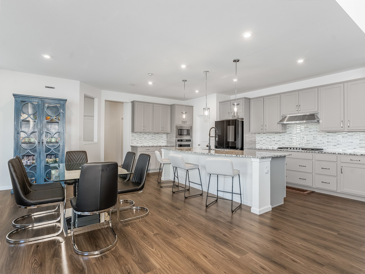 2552 Weatherbee Lane, Naperville, IL 60563