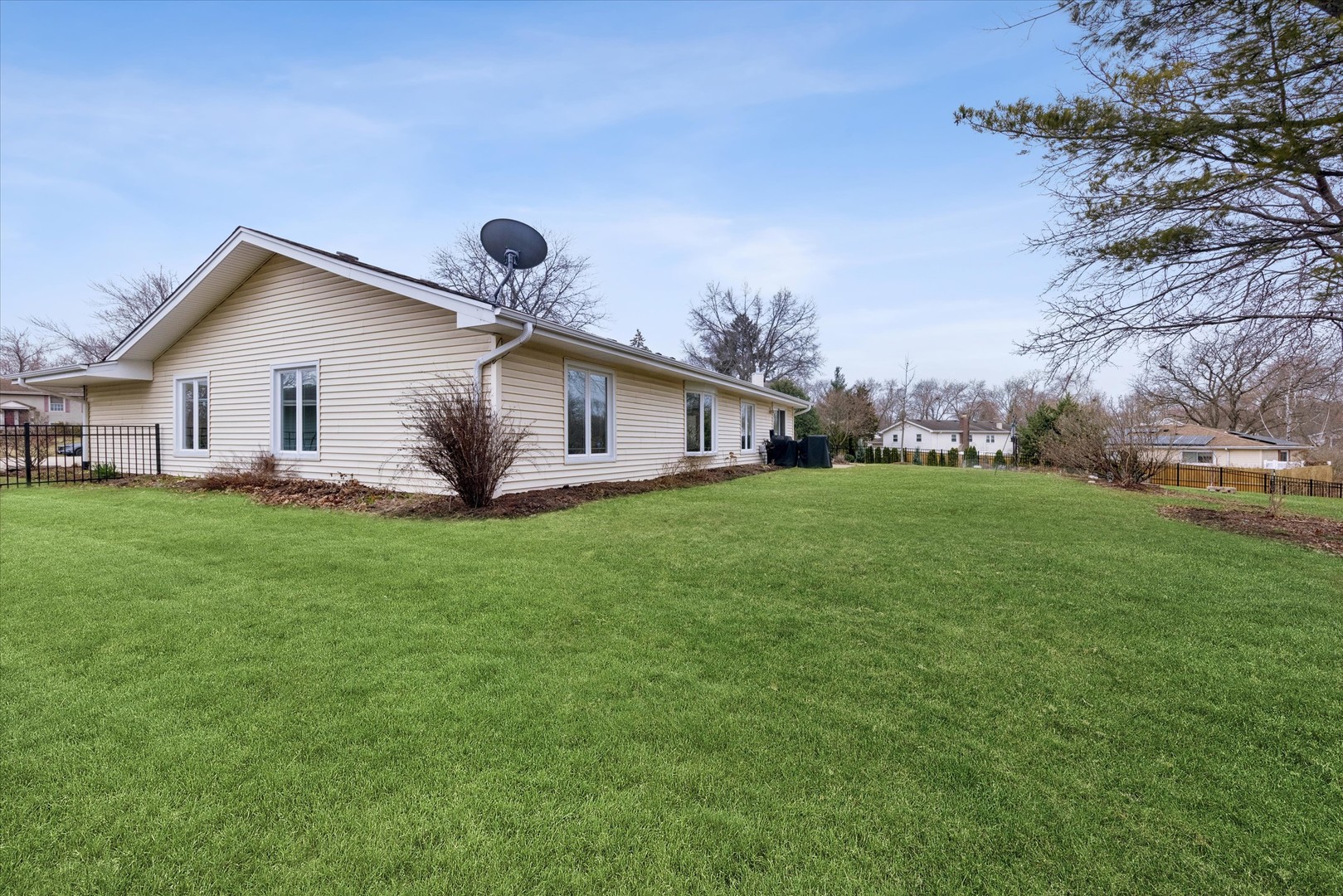 23W302 Cambridge Court, Glen Ellyn, IL 60137