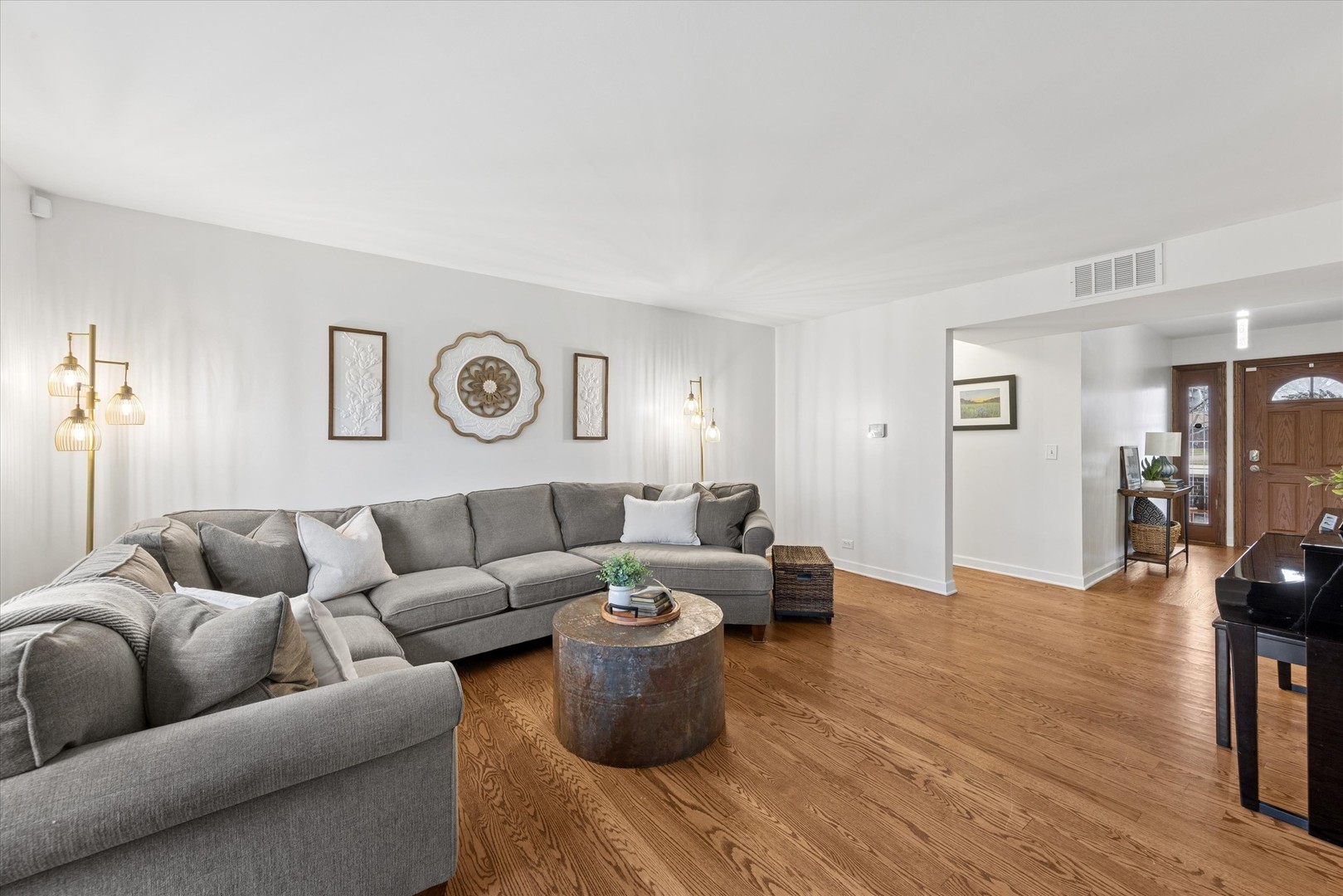 23W302 Cambridge Court, Glen Ellyn, IL 60137