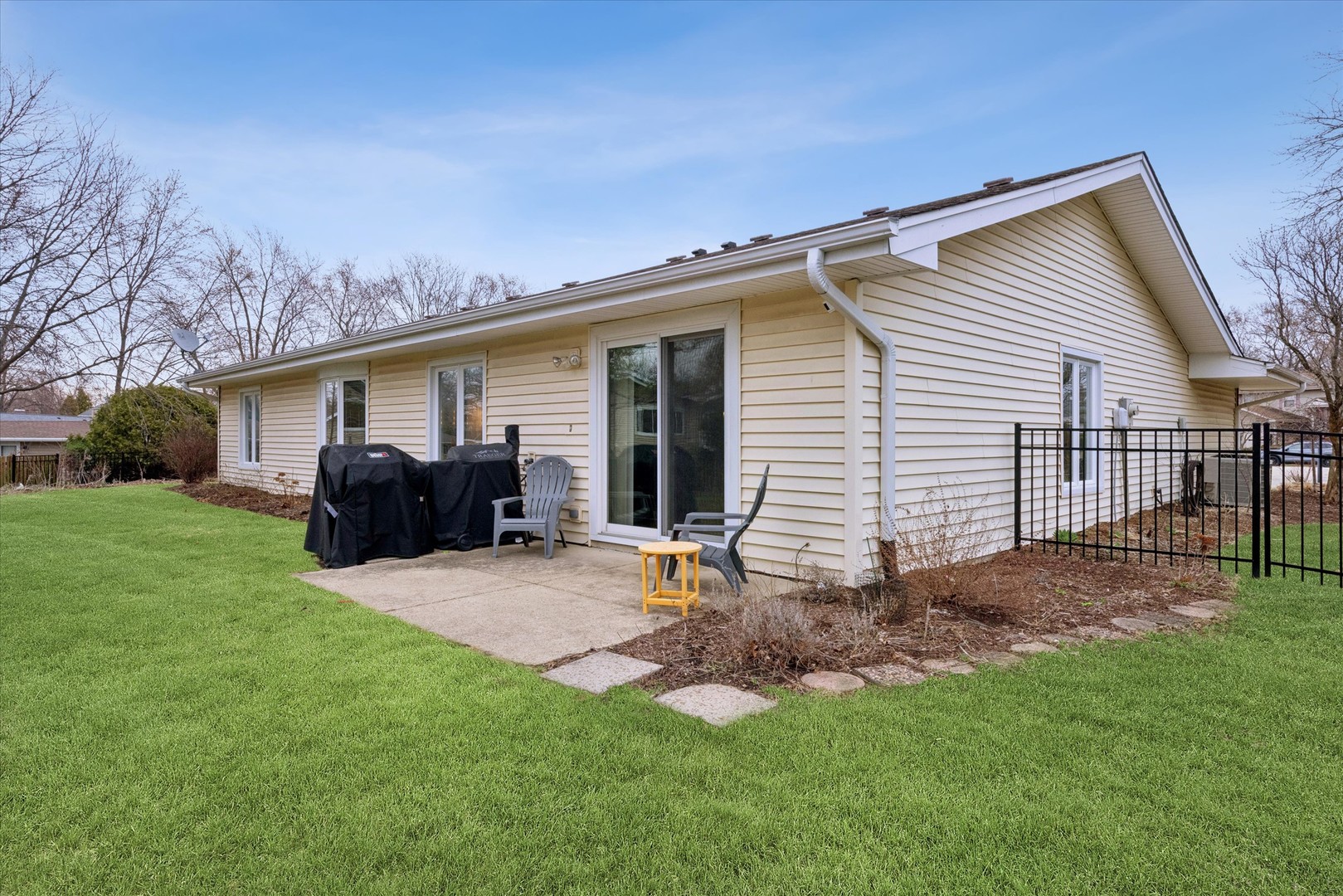 23W302 Cambridge Court, Glen Ellyn, IL 60137