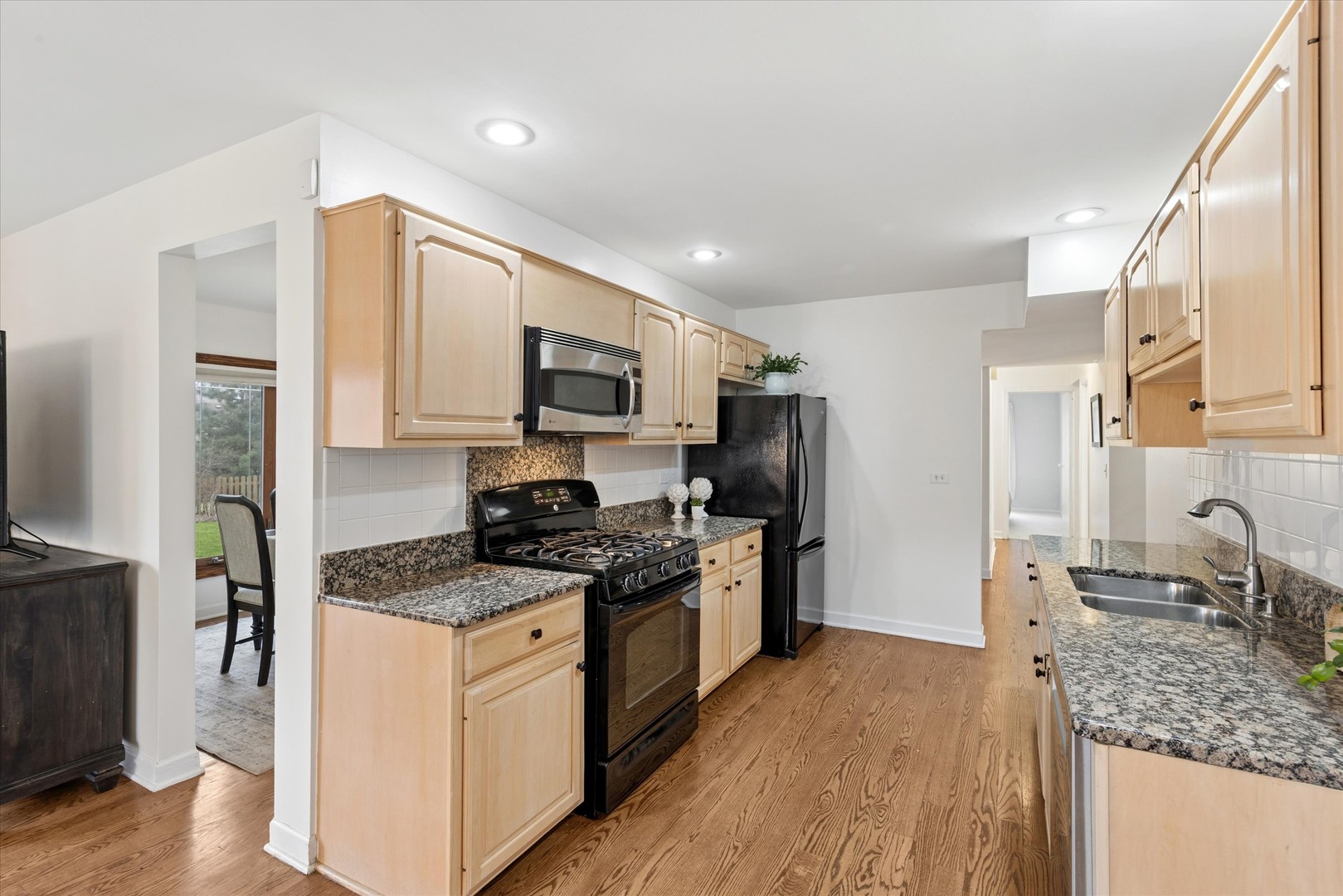 23W302 Cambridge Court, Glen Ellyn, IL 60137