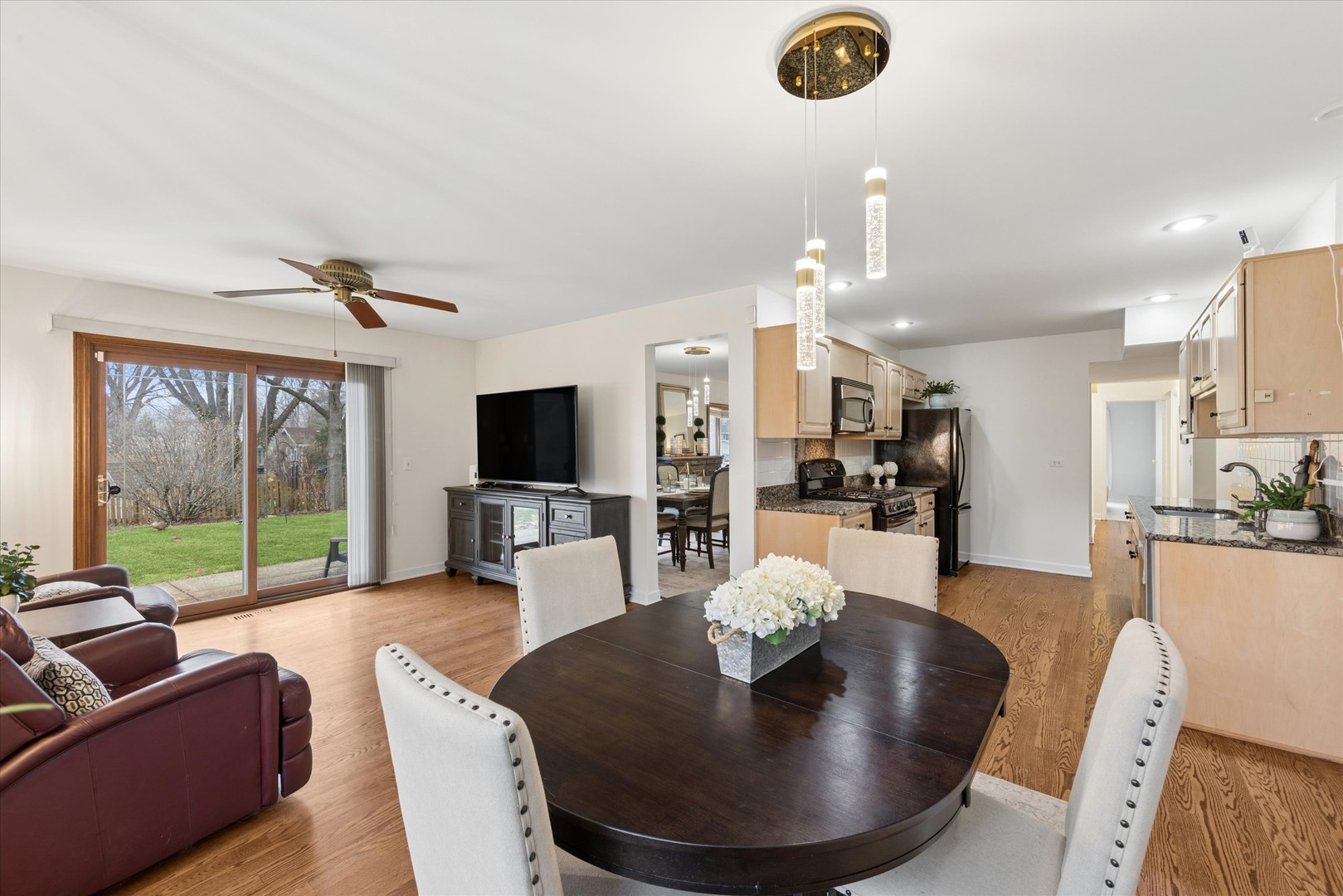 23W302 Cambridge Court, Glen Ellyn, IL 60137