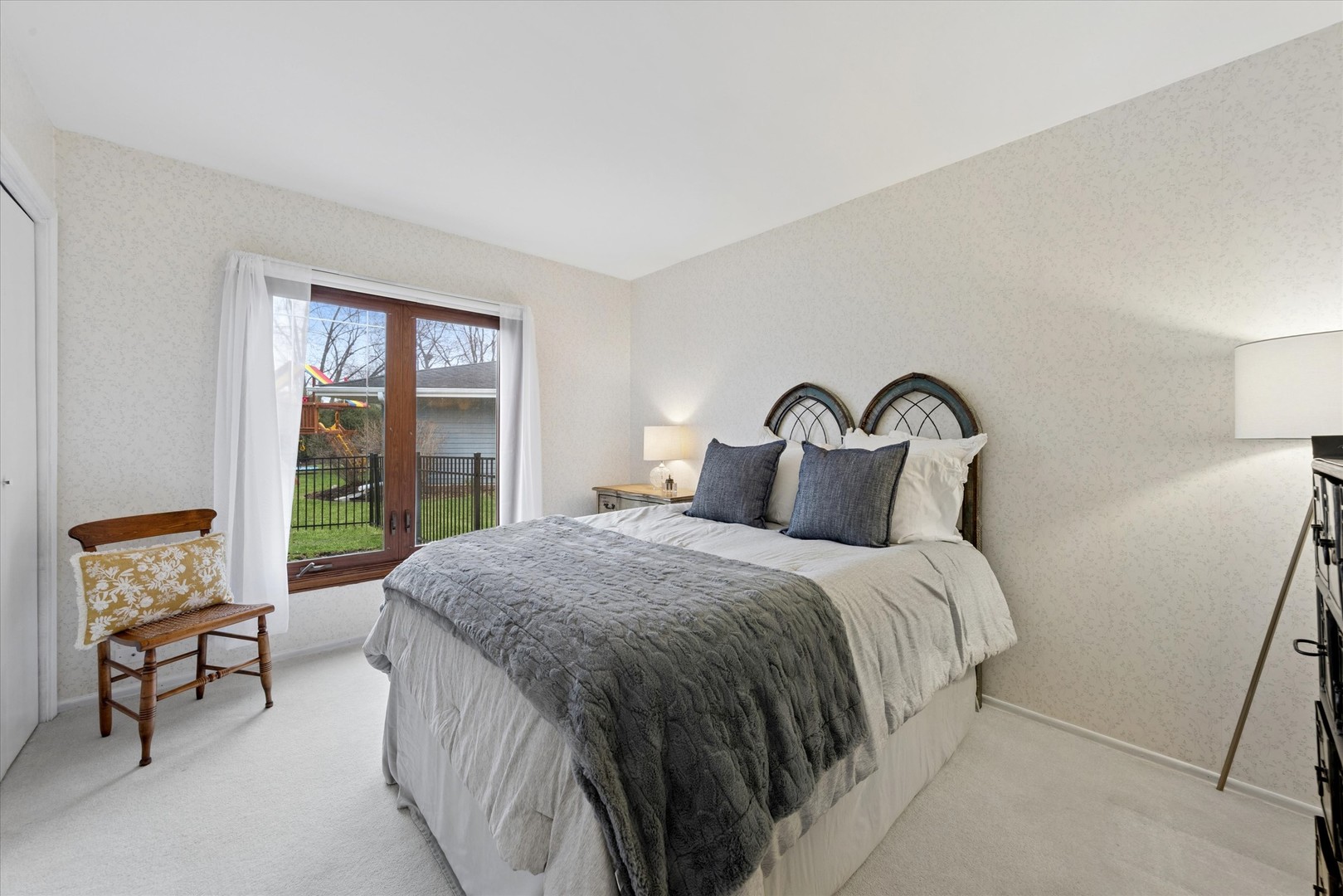 23W302 Cambridge Court, Glen Ellyn, IL 60137