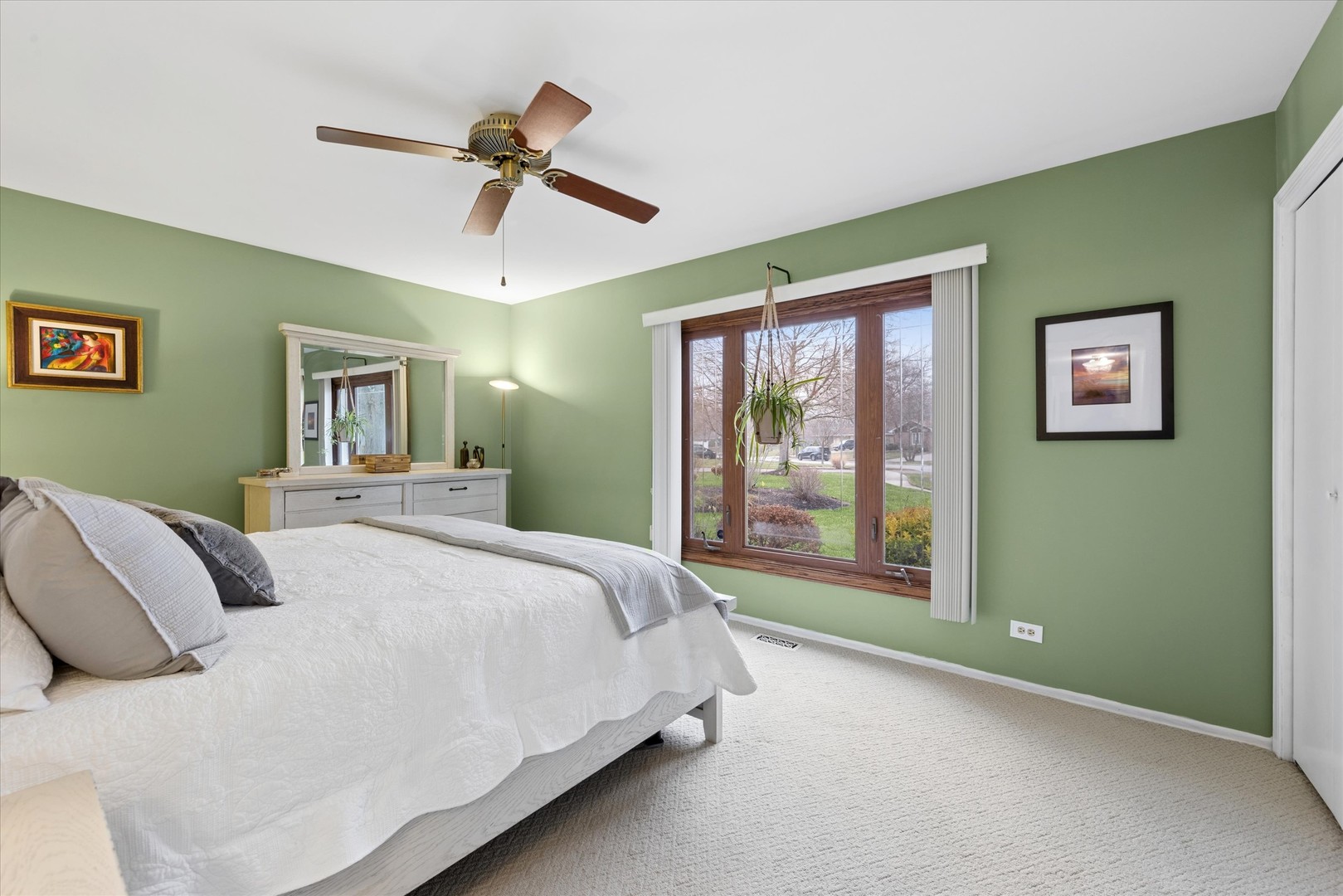 23W302 Cambridge Court, Glen Ellyn, IL 60137