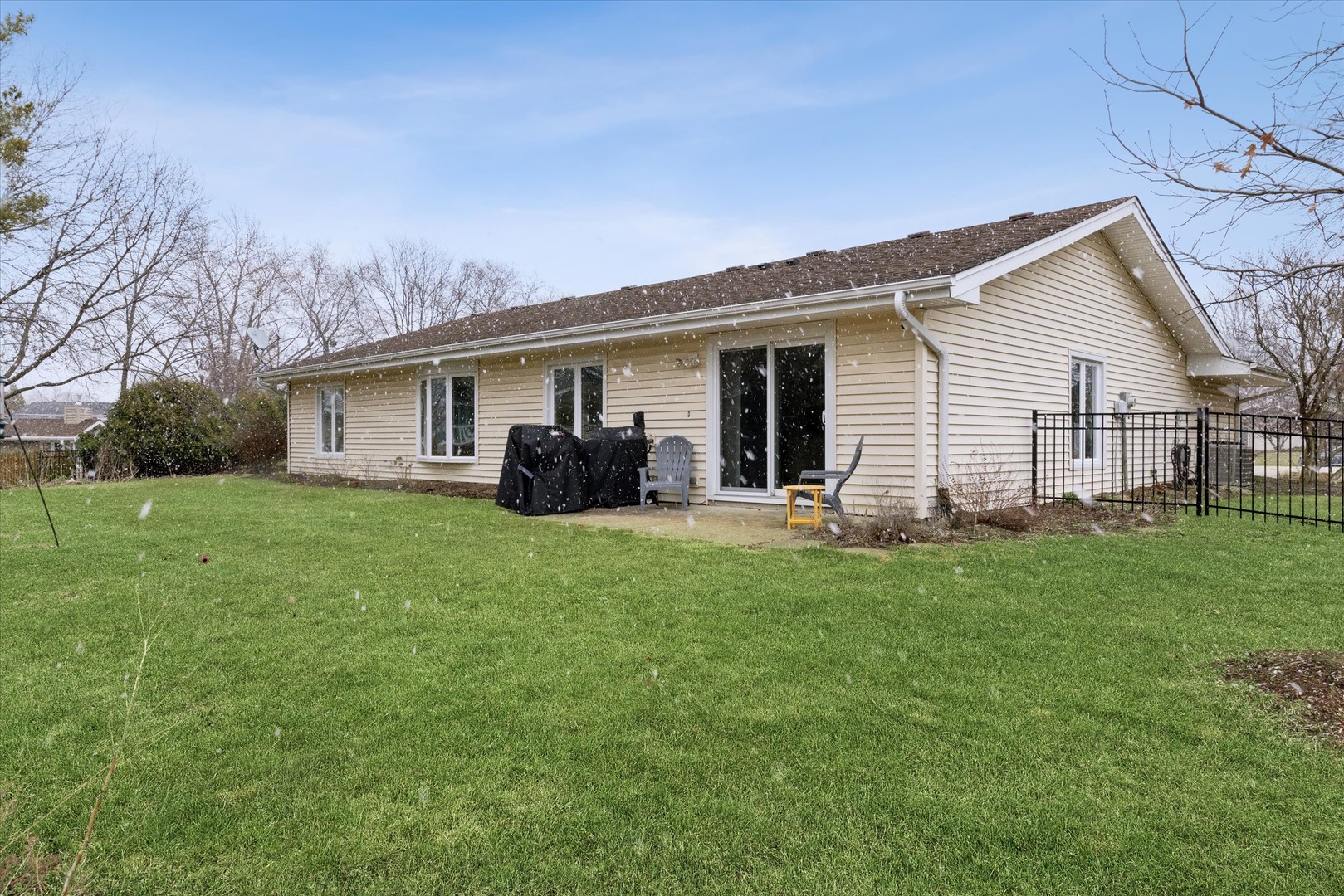 23W302 Cambridge Court, Glen Ellyn, IL 60137