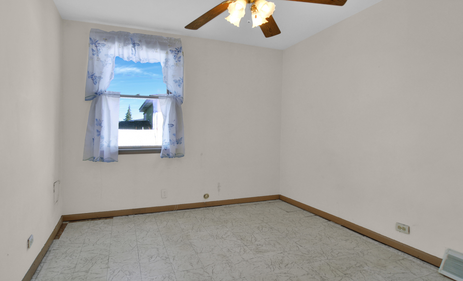 8819 W 84th Street, Justice, IL 60458