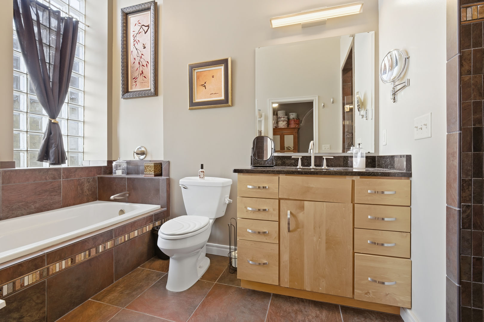 212 N Center Street #205, Bloomington, IL 61701