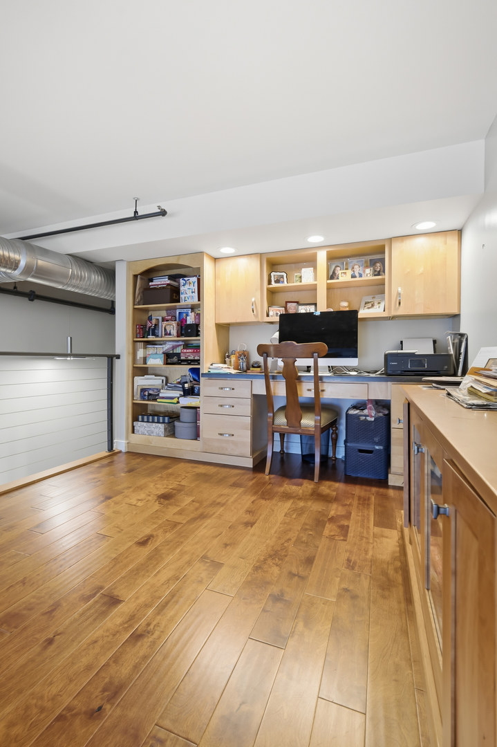 212 N Center Street #205, Bloomington, IL 61701