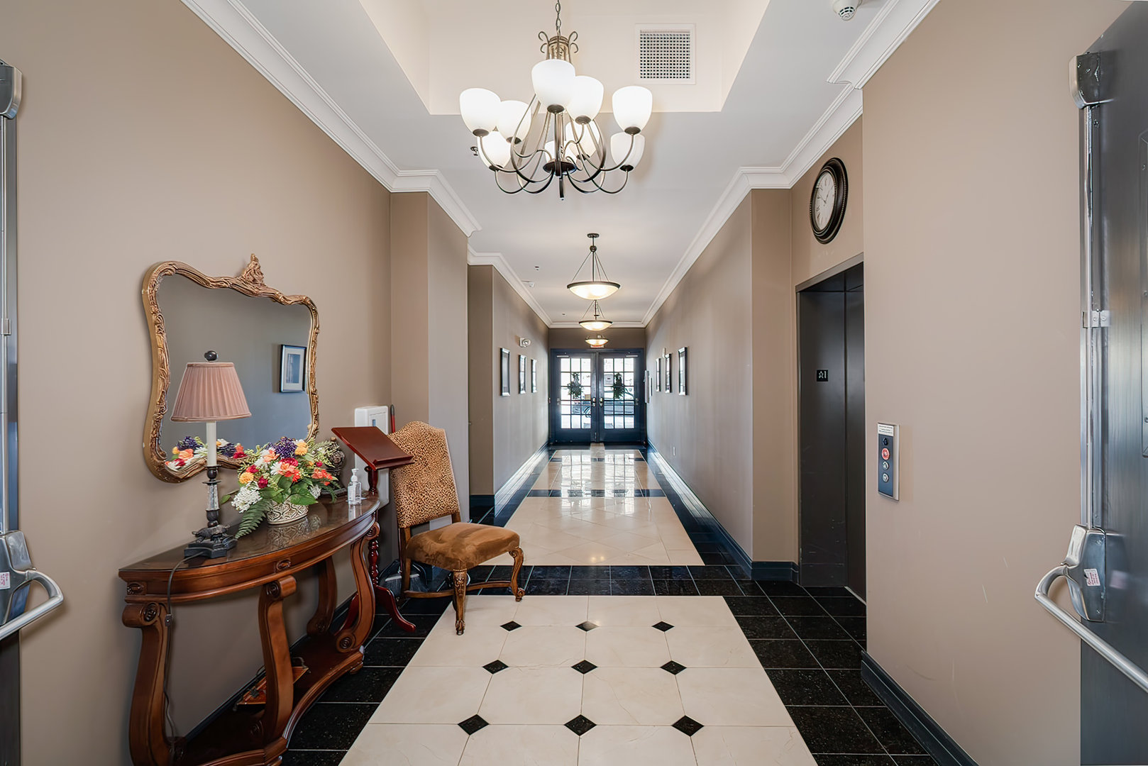 212 N Center Street #205, Bloomington, IL 61701