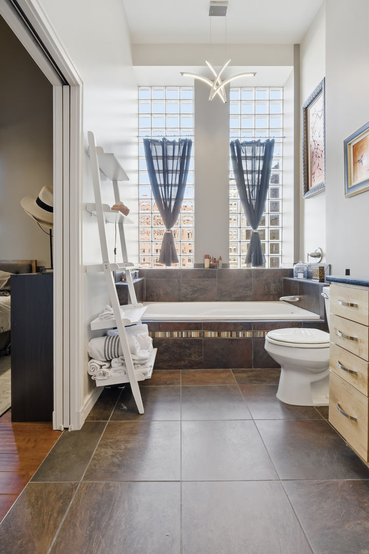 212 N Center Street #205, Bloomington, IL 61701