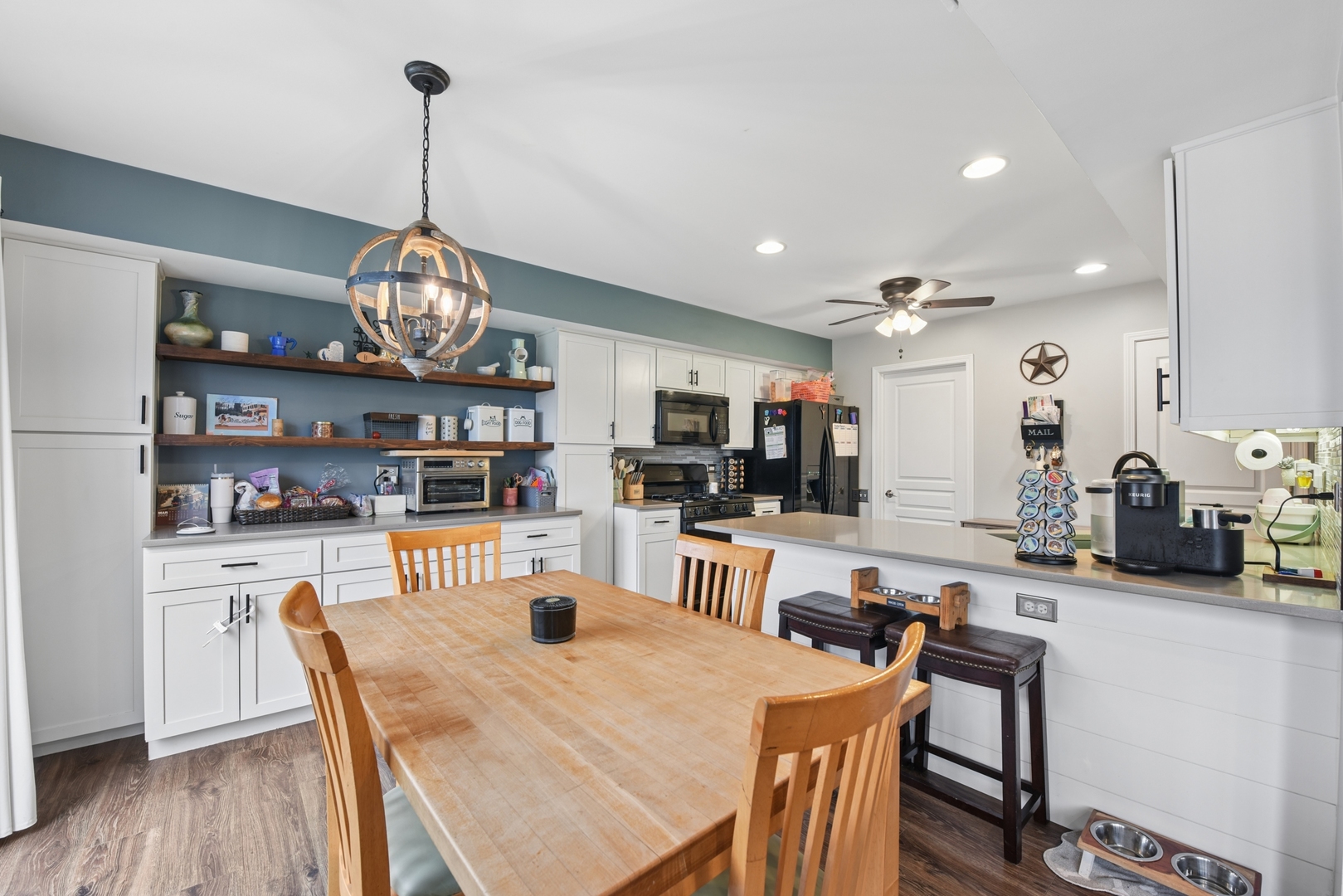 179 Locksley Drive, Streamwood, IL 60107