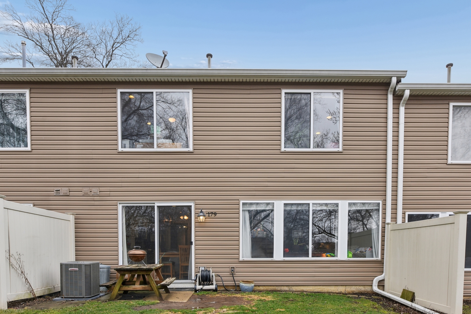 179 Locksley Drive, Streamwood, IL 60107