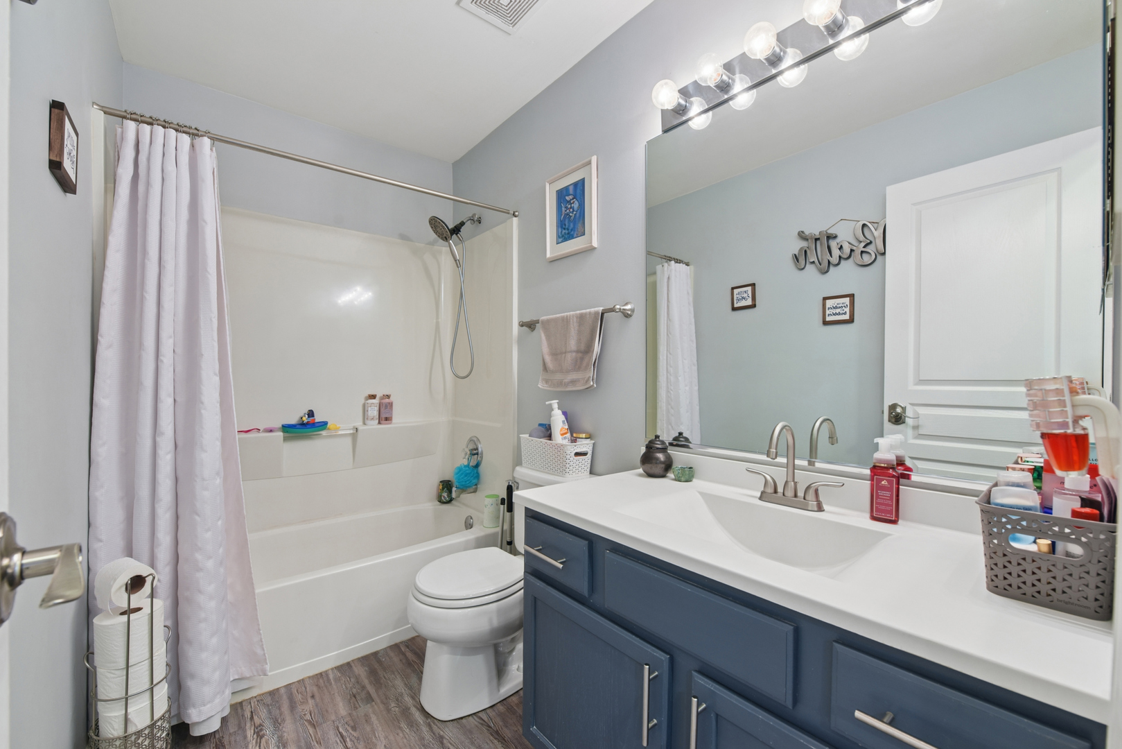 179 Locksley Drive, Streamwood, IL 60107