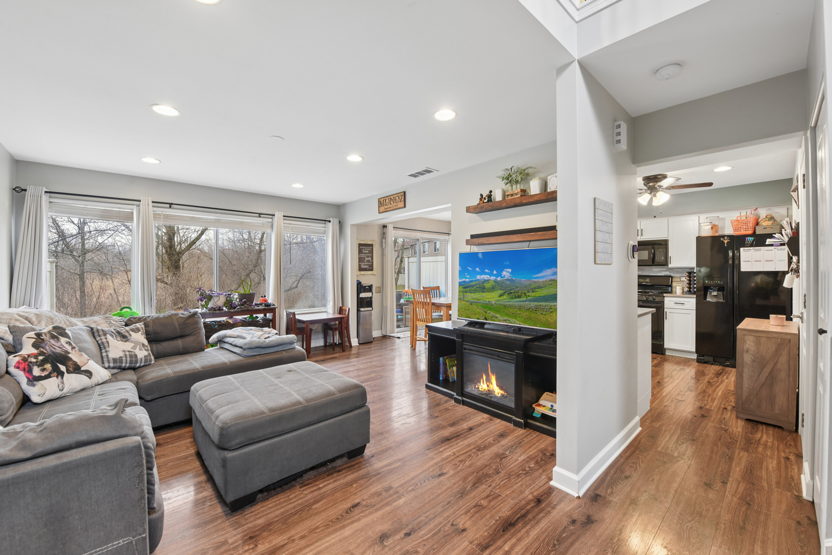 179 Locksley Drive, Streamwood, IL 60107