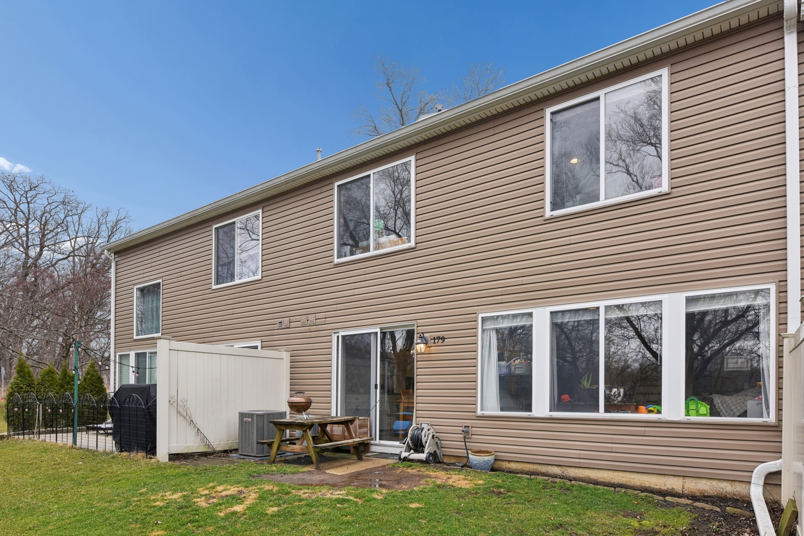 179 Locksley Drive, Streamwood, IL 60107