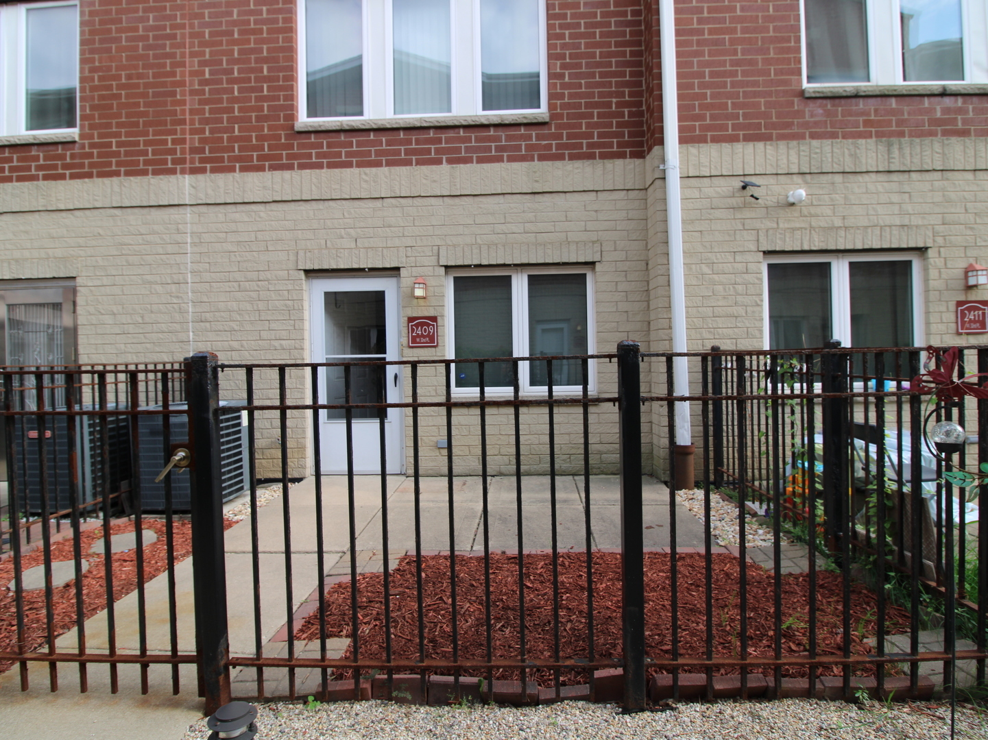 2409 W 32nd Place, Chicago, IL 60608