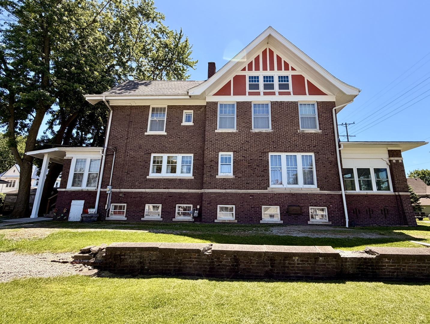 622 N Monroe Street, Clinton, IL 61727