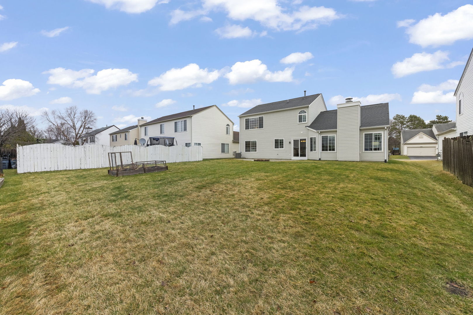 1371 E Braymore Circle, Naperville, IL 60564