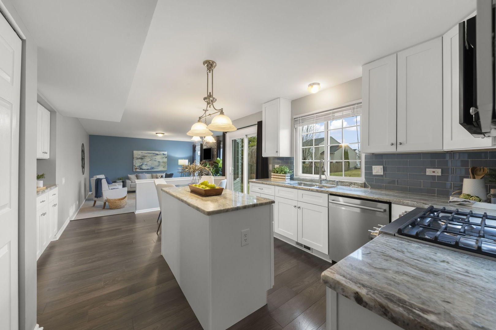 1371 E Braymore Circle, Naperville, IL 60564