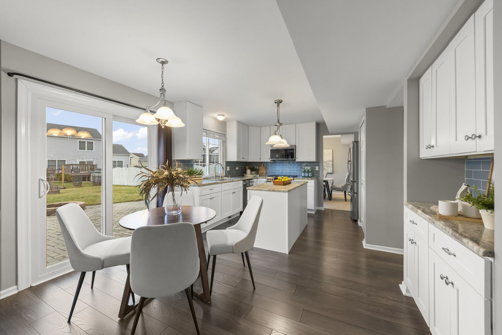 1371 E Braymore Circle, Naperville, IL 60564