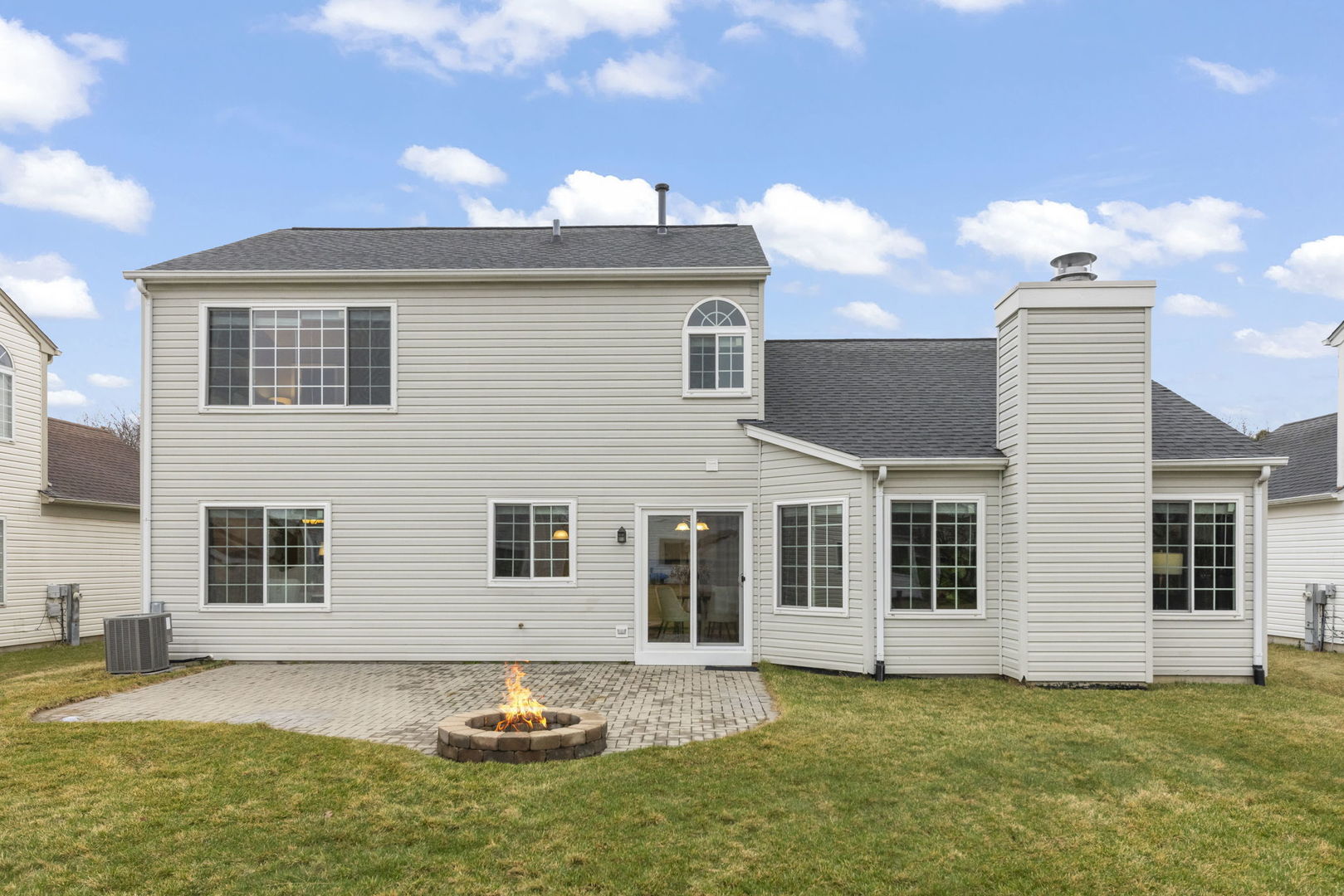 1371 E Braymore Circle, Naperville, IL 60564