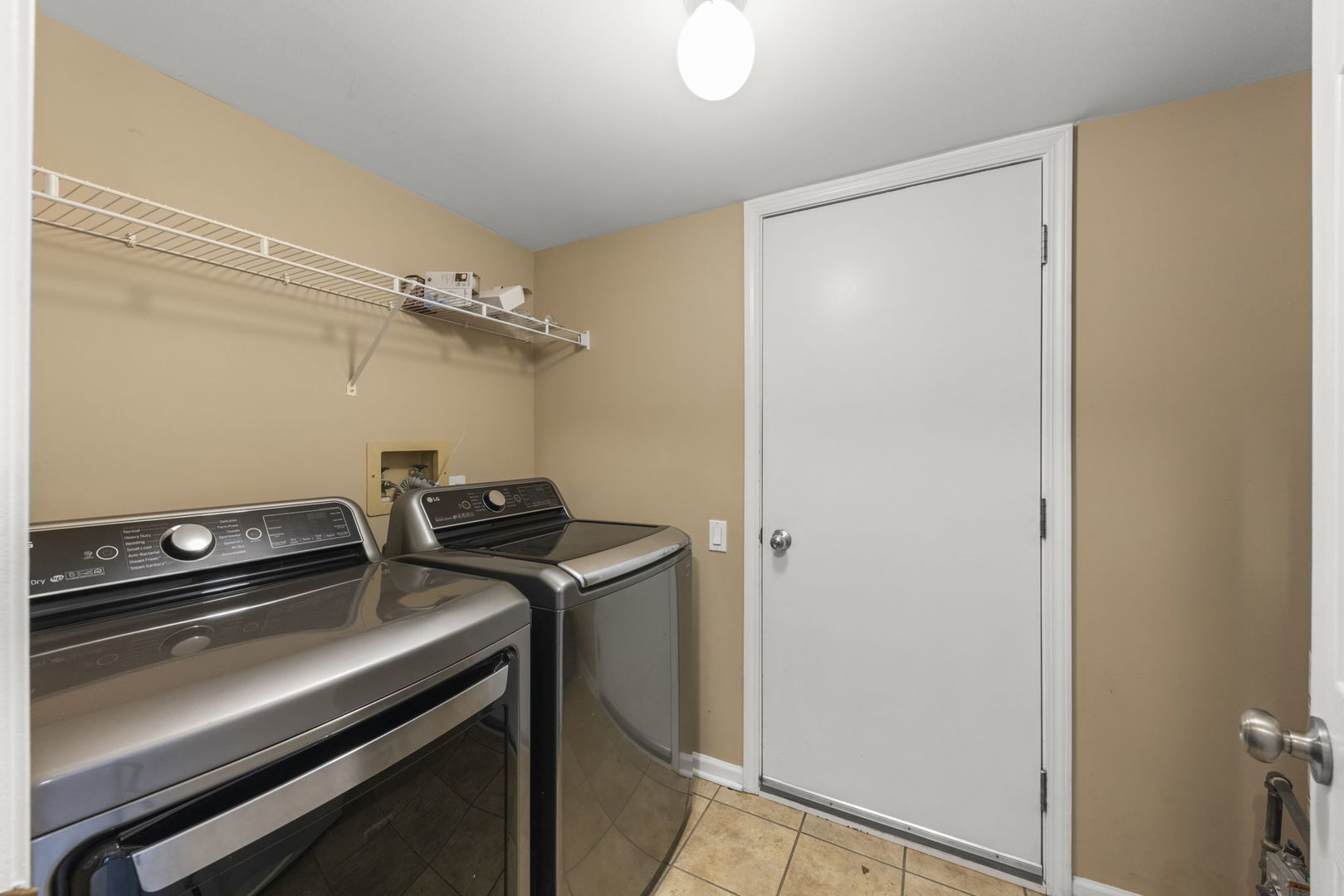 1371 E Braymore Circle, Naperville, IL 60564