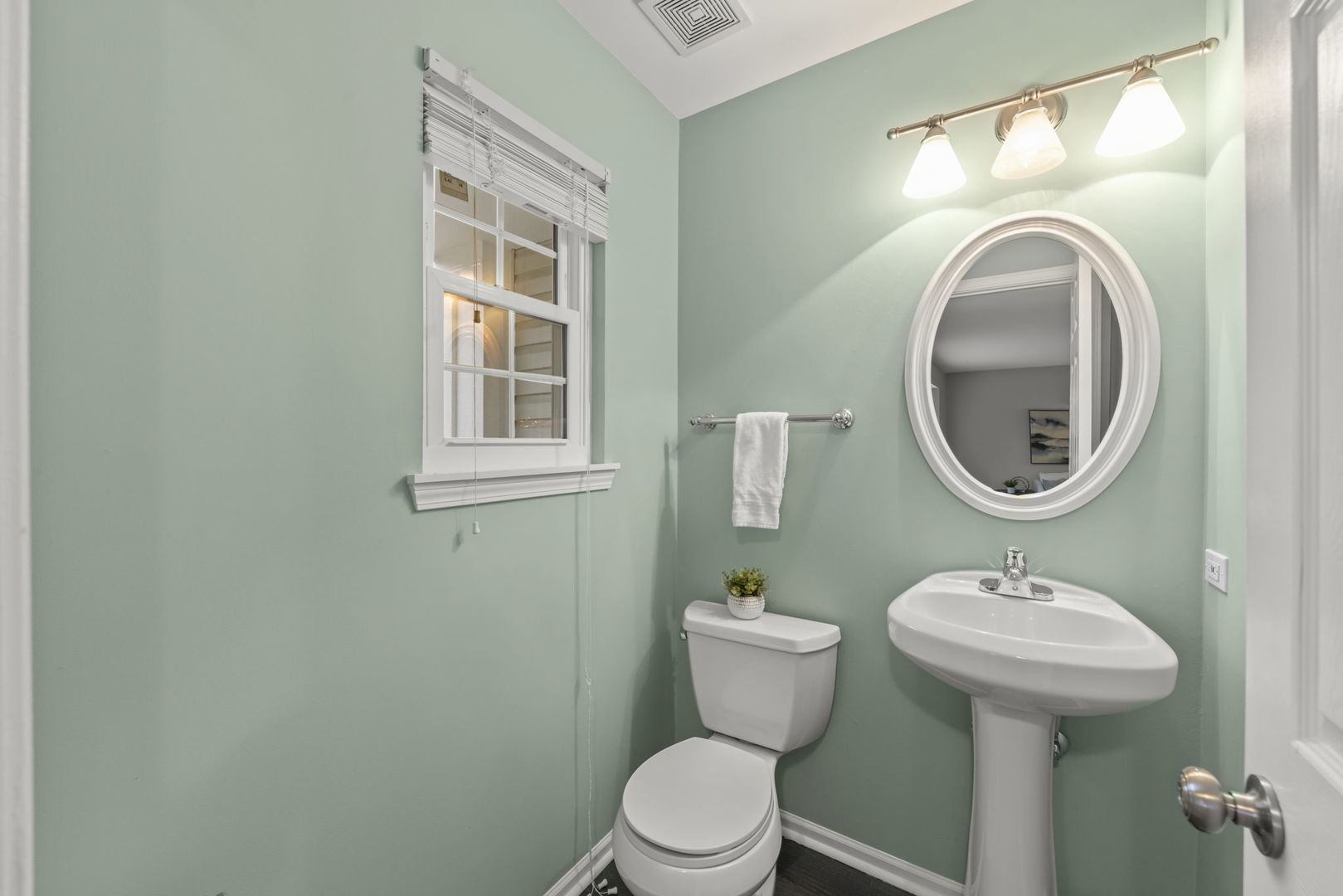 1371 E Braymore Circle, Naperville, IL 60564