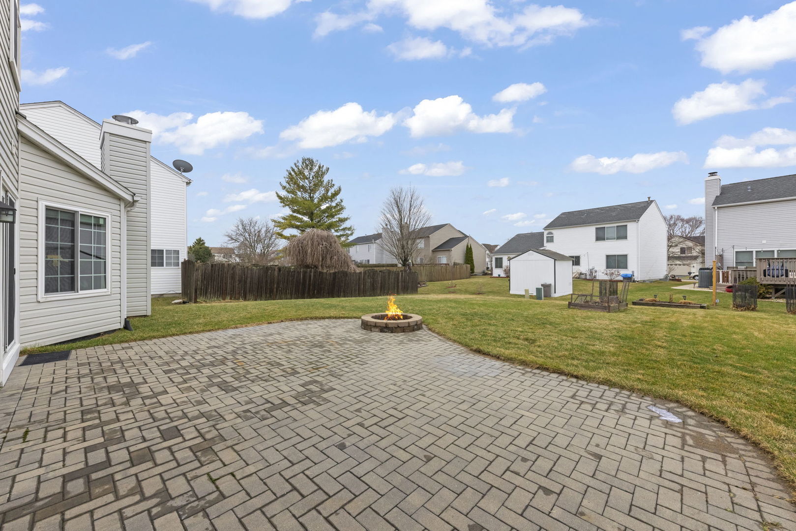 1371 E Braymore Circle, Naperville, IL 60564