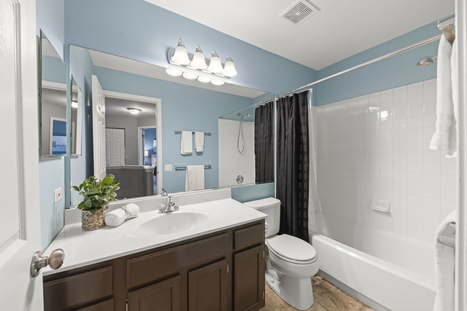 1371 E Braymore Circle, Naperville, IL 60564