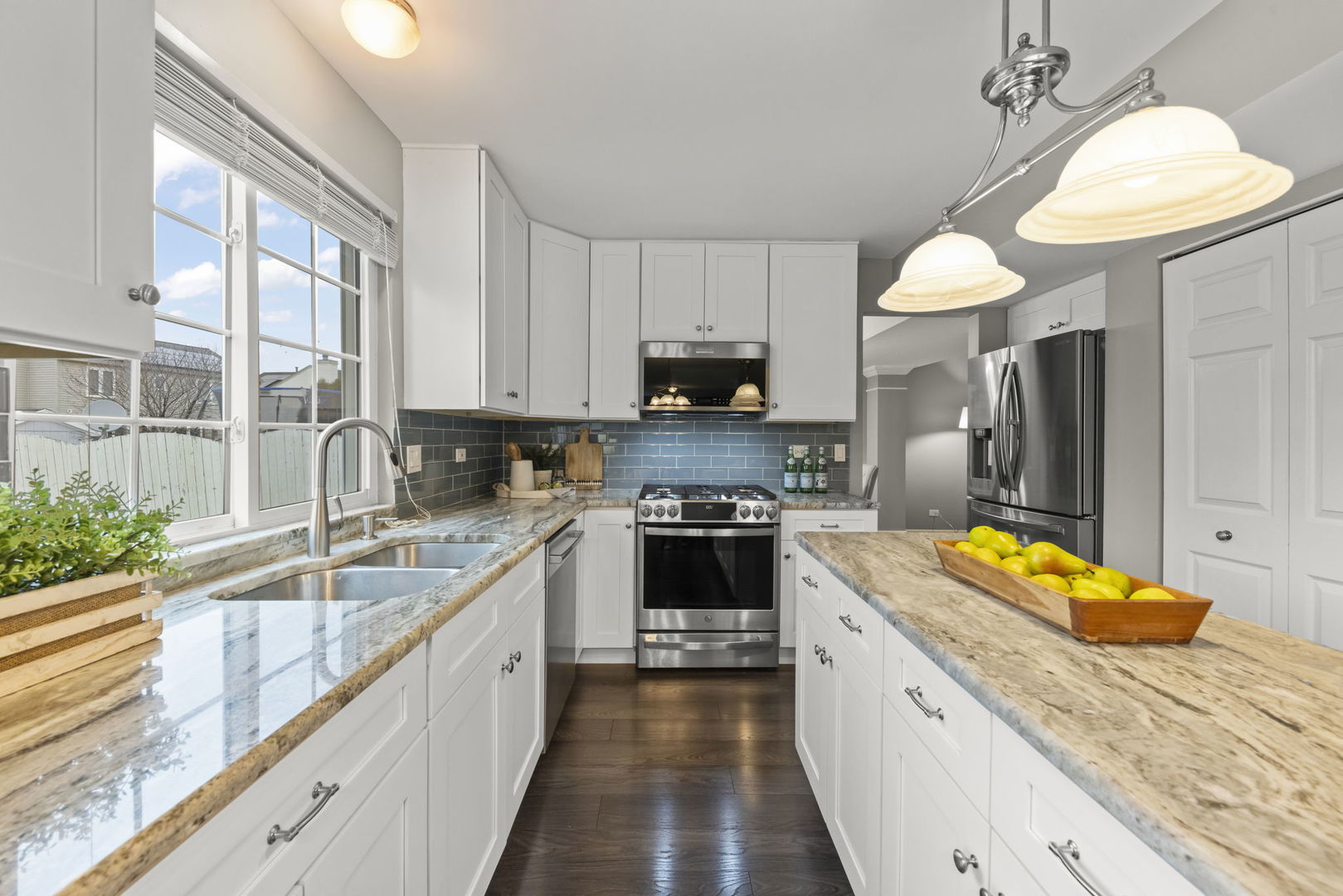 1371 E Braymore Circle, Naperville, IL 60564