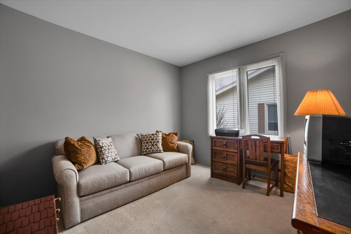 2S168 Mayfield Lane, Glen Ellyn, IL 60137