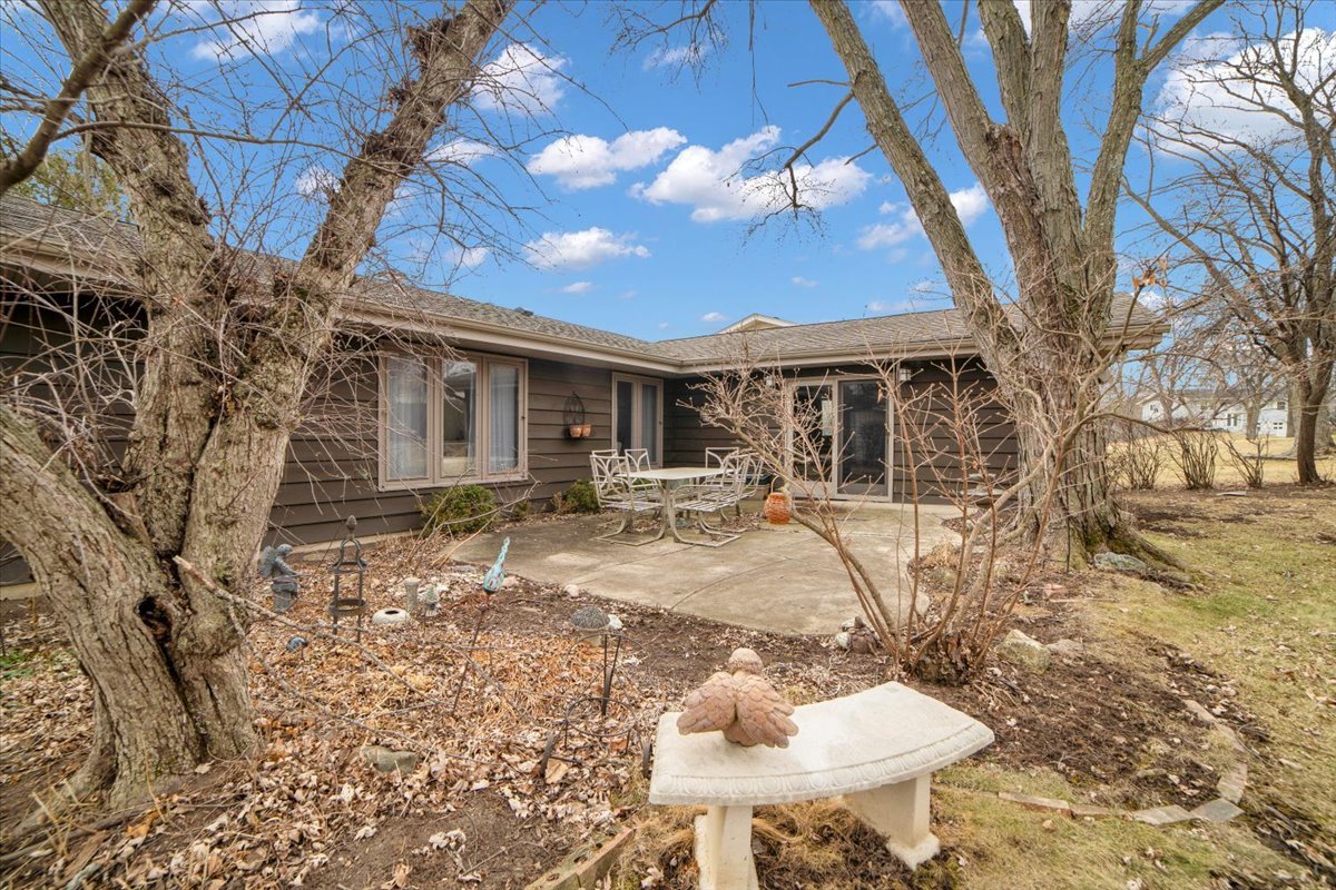 2S168 Mayfield Lane, Glen Ellyn, IL 60137