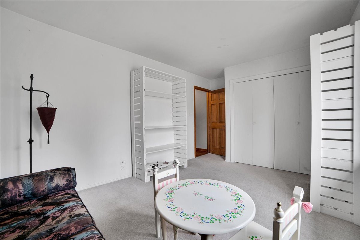 2S168 Mayfield Lane, Glen Ellyn, IL 60137