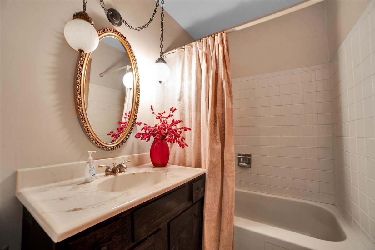 2S168 Mayfield Lane, Glen Ellyn, IL 60137