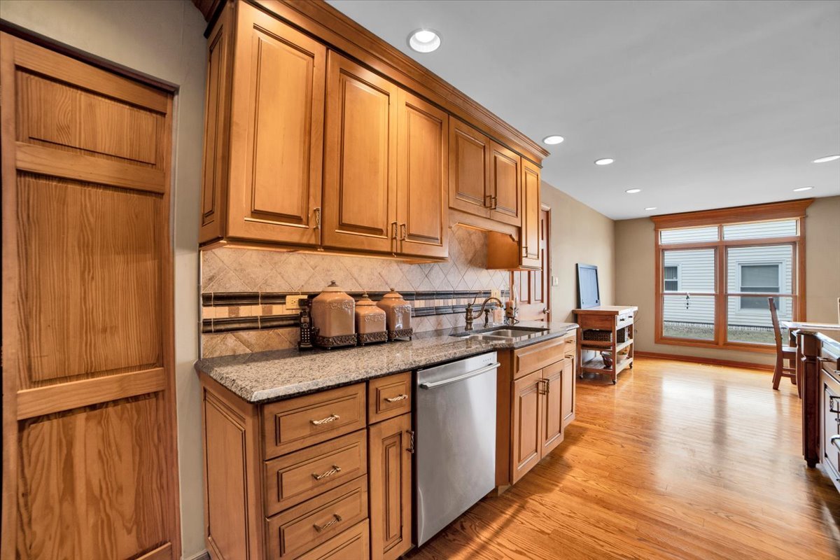 2S168 Mayfield Lane, Glen Ellyn, IL 60137