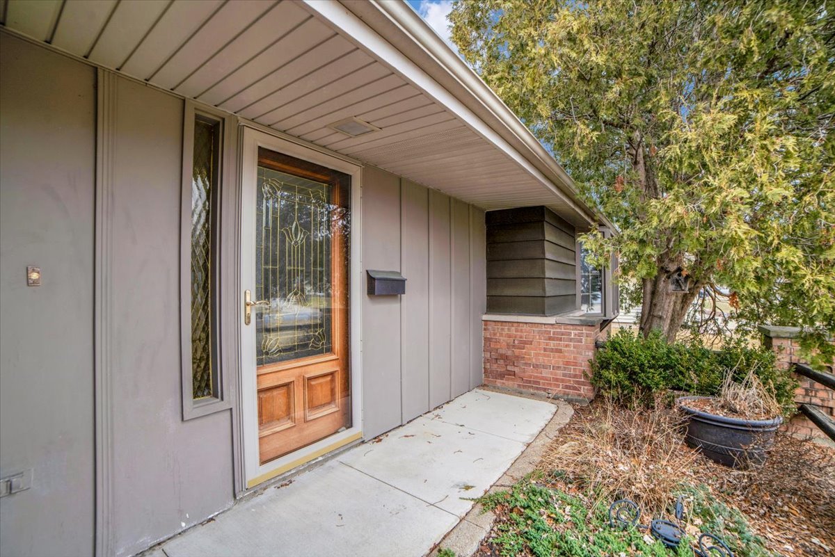 2S168 Mayfield Lane, Glen Ellyn, IL 60137