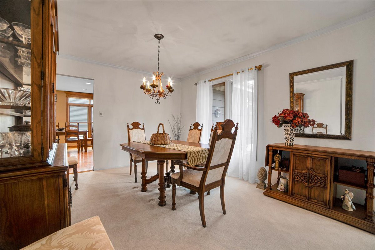 2S168 Mayfield Lane, Glen Ellyn, IL 60137