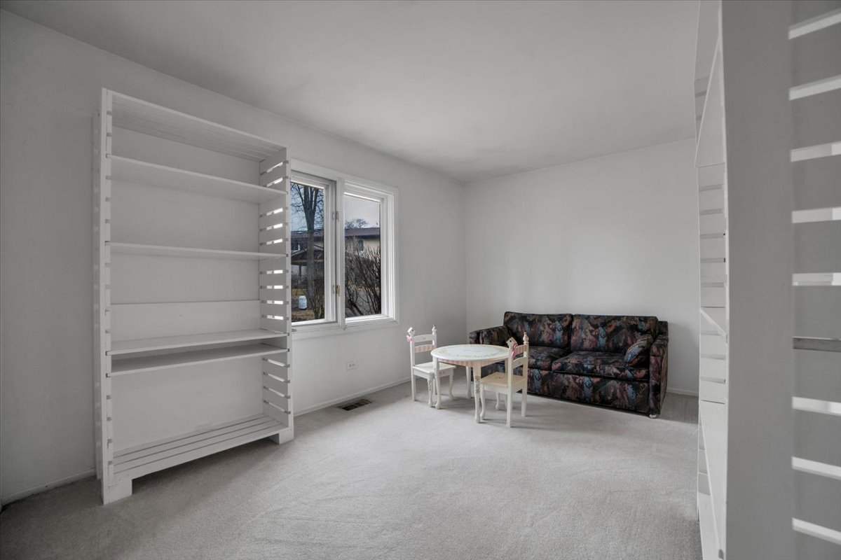 2S168 Mayfield Lane, Glen Ellyn, IL 60137