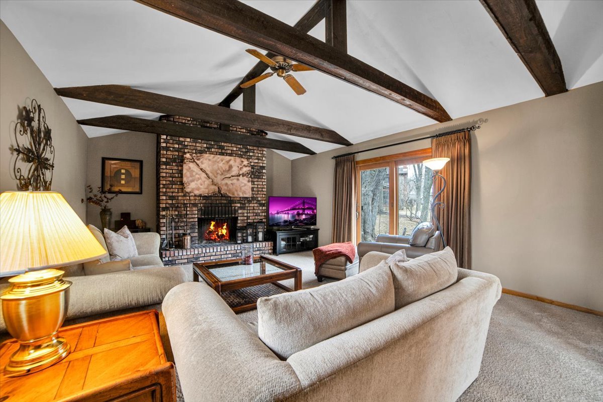 2S168 Mayfield Lane, Glen Ellyn, IL 60137