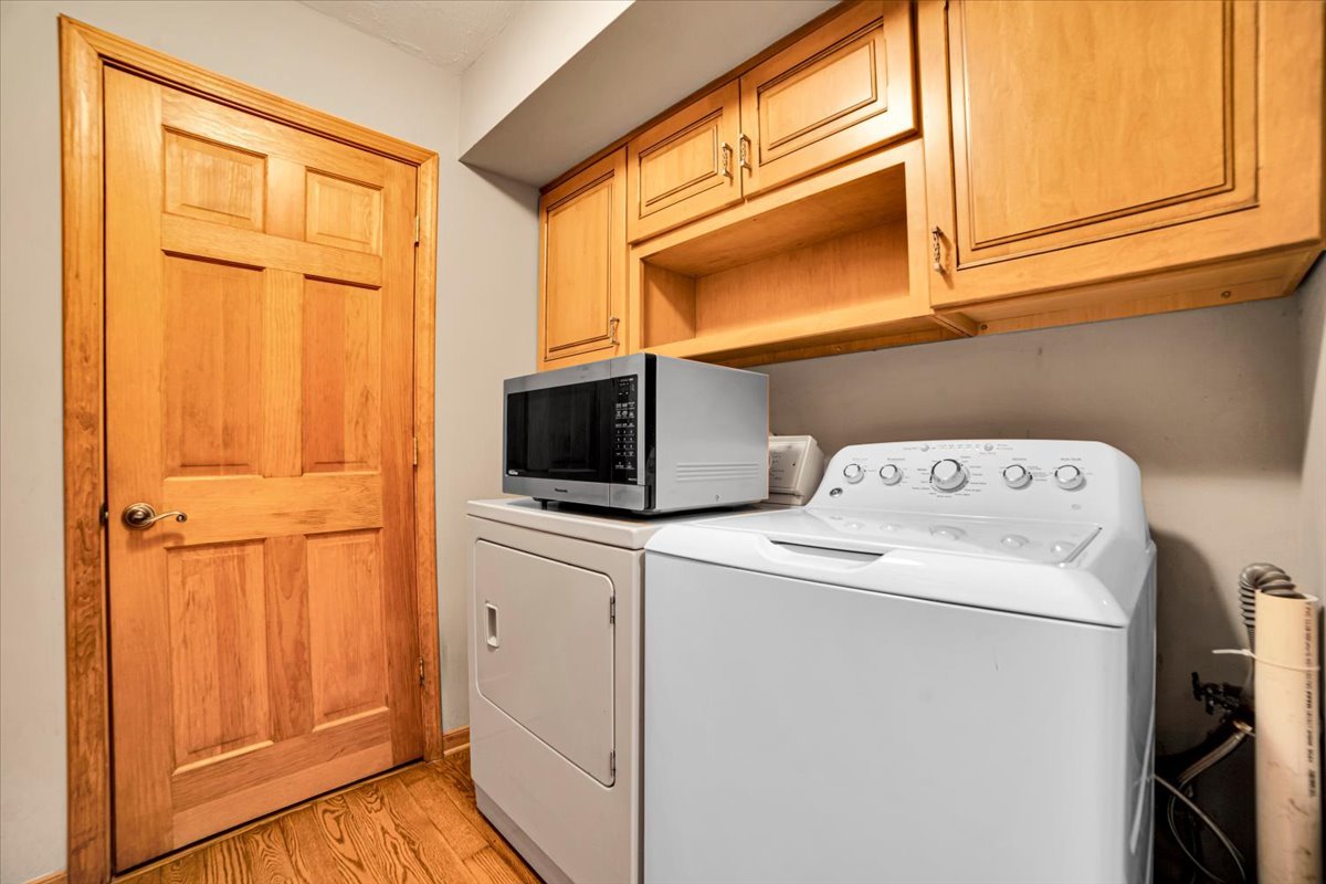 2S168 Mayfield Lane, Glen Ellyn, IL 60137