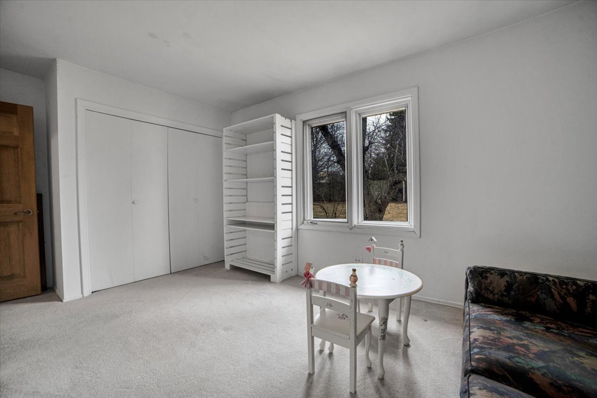 2S168 Mayfield Lane, Glen Ellyn, IL 60137