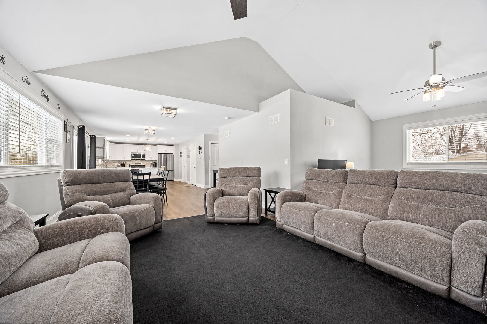 22511 S Deal Avenue, Channahon, IL 60410