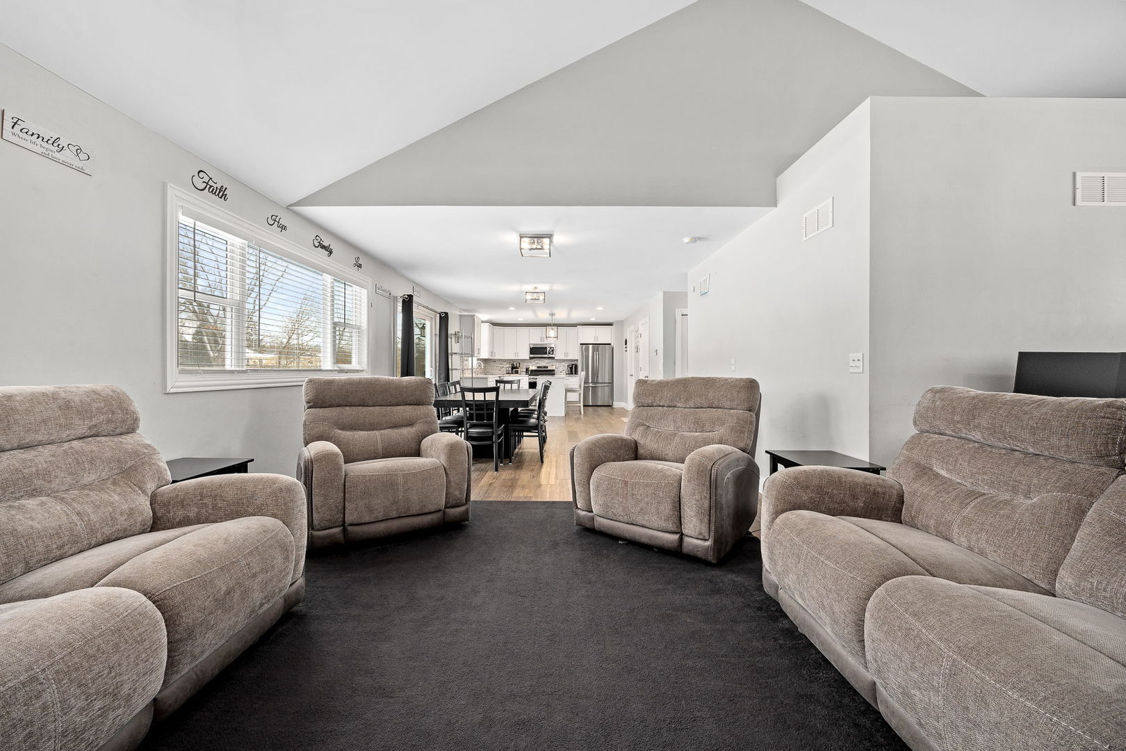 22511 S Deal Avenue, Channahon, IL 60410