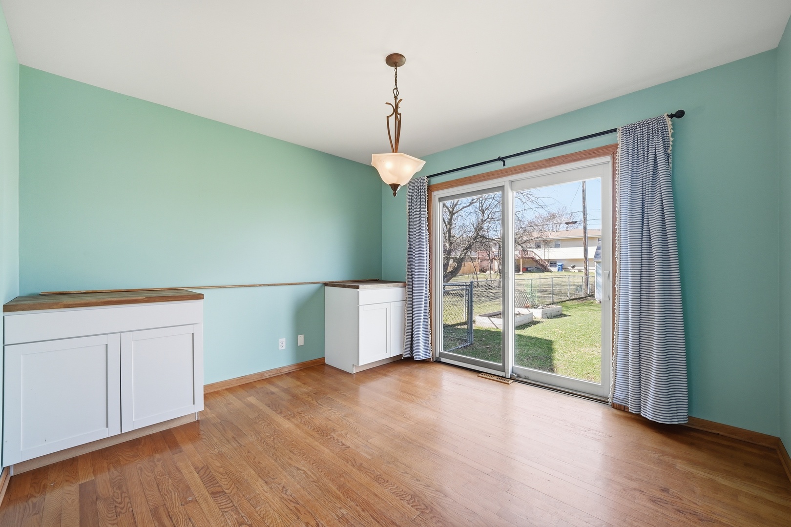 203 Fairview Drive, St. Charles, IL 60174