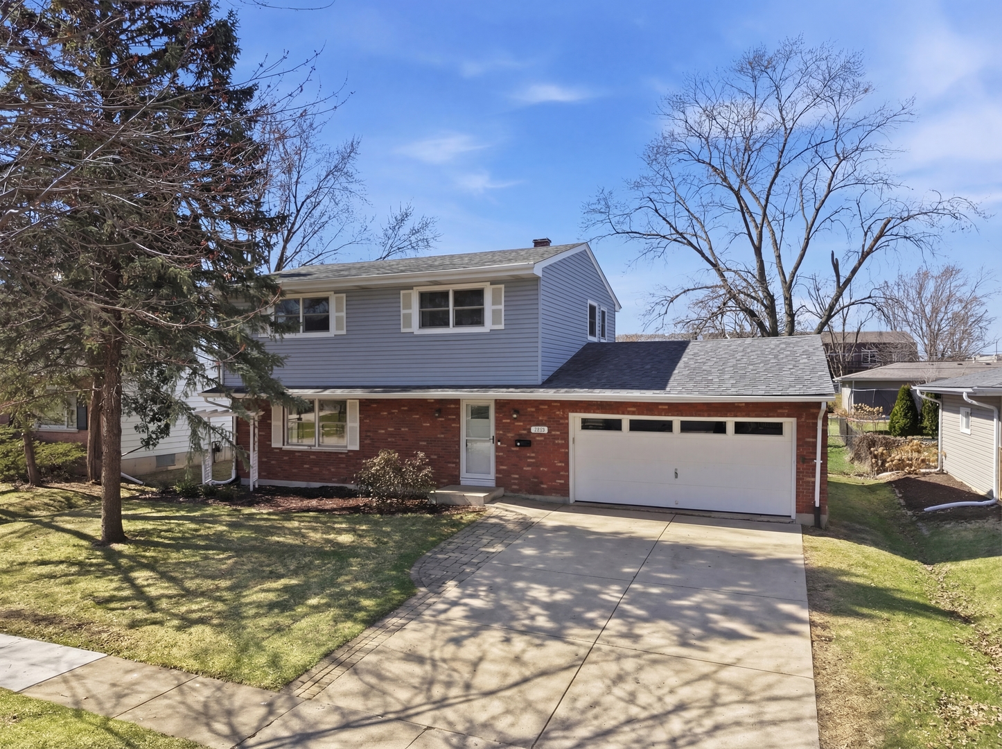 203 Fairview Drive, St. Charles, IL 60174