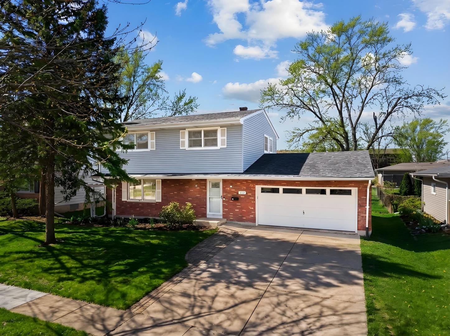 203 Fairview Drive, St. Charles, IL 60174