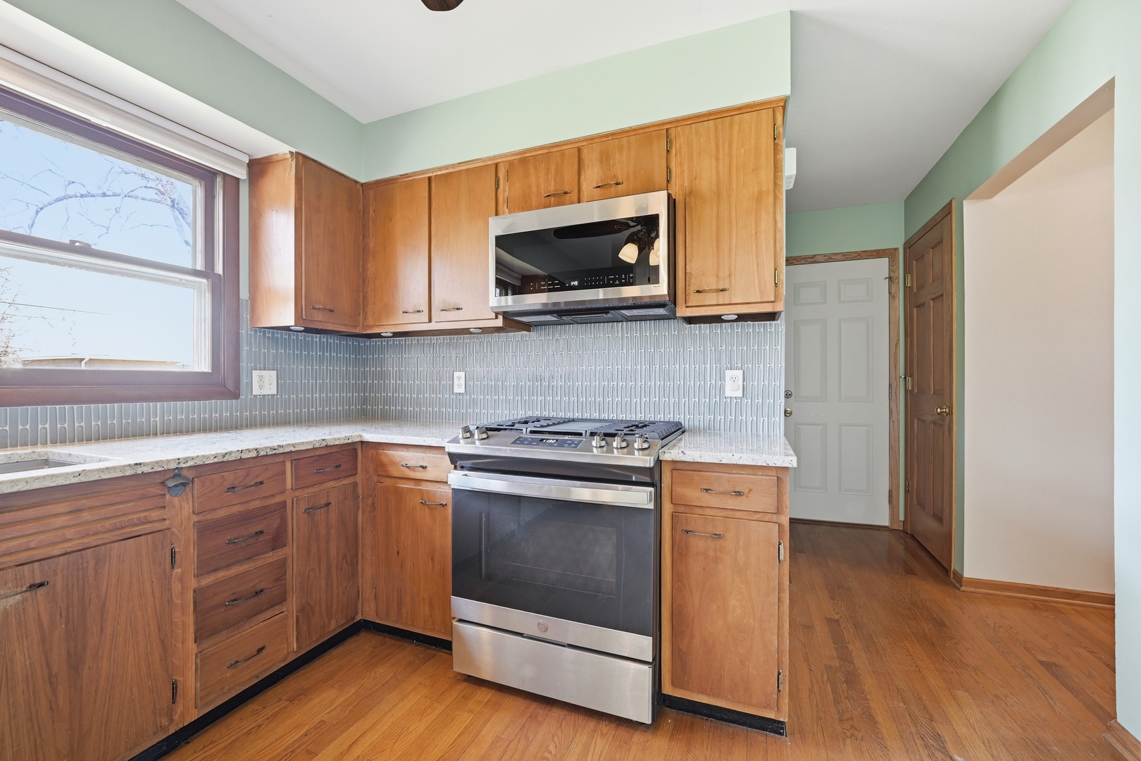 203 Fairview Drive, St. Charles, IL 60174