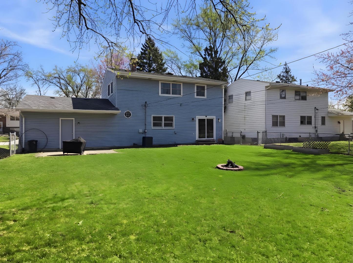 203 Fairview Drive, St. Charles, IL 60174